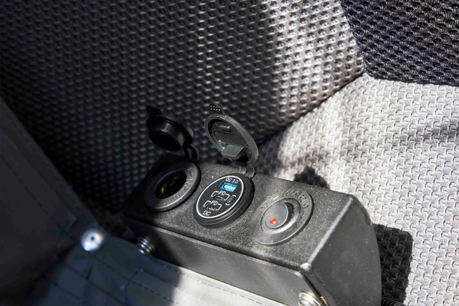 RT-4S Family Rooftop Tent - Image 7